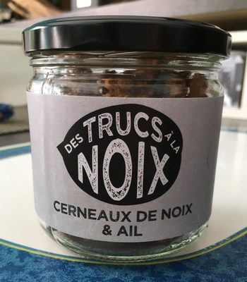 Cerneaux de noix et ail