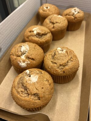 Carrot muffin with cream filling