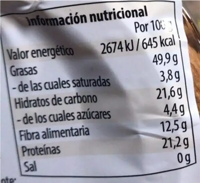 Almendra natural con piel nutrition facts table