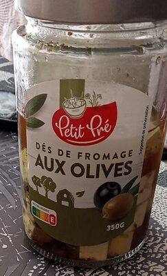 Dés de fromage aux olives