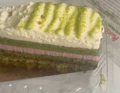 Entremets fraise pistache yuzu