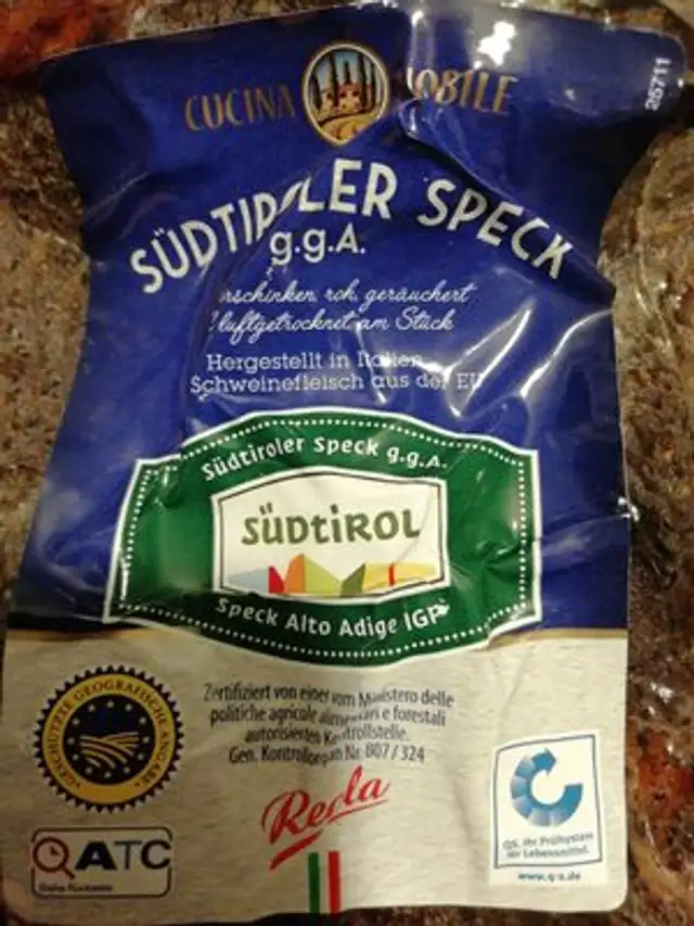 Südtiroler Speck, Hinterschinken roh geräuchert und luftgetrocknet am Stück front packaging