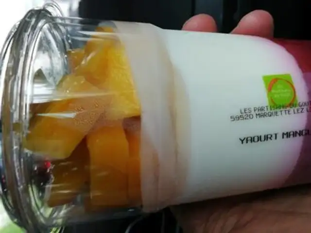 Yaourt mangue et purée de framboises