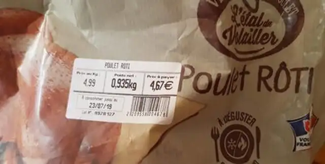 Poulet rôti l'étal du volailler