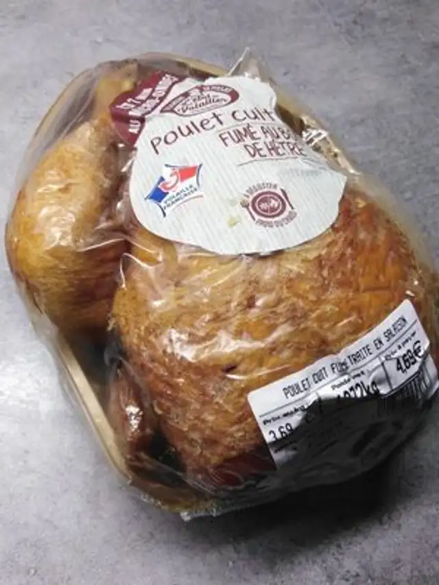 Poulet cuit fumé traité en salaison