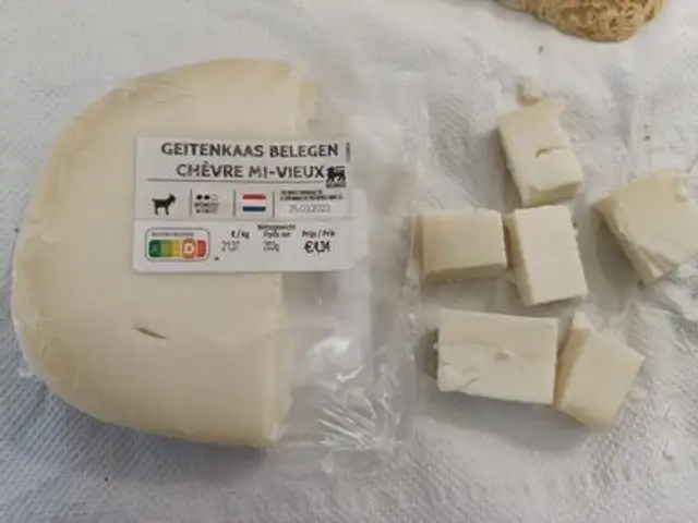 Fromage de chèvre mi-vieux front packaging