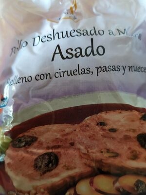 Pollo asado relleno con ciruelas, pasas y nueces