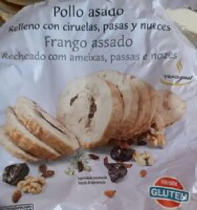 Pollo asado relleno con ciruelas, pasas y nueces