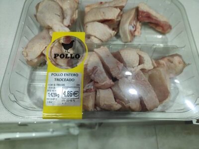 Pollo entero troceado