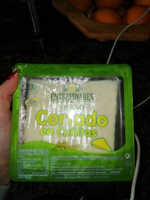 Queso tierno cortado en cuñitas front packaging