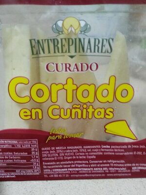 Queso curado cortado en cuñitas front packaging