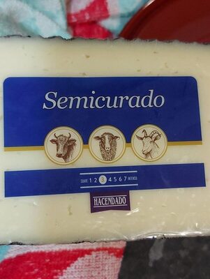 Queso semicurado front packaging