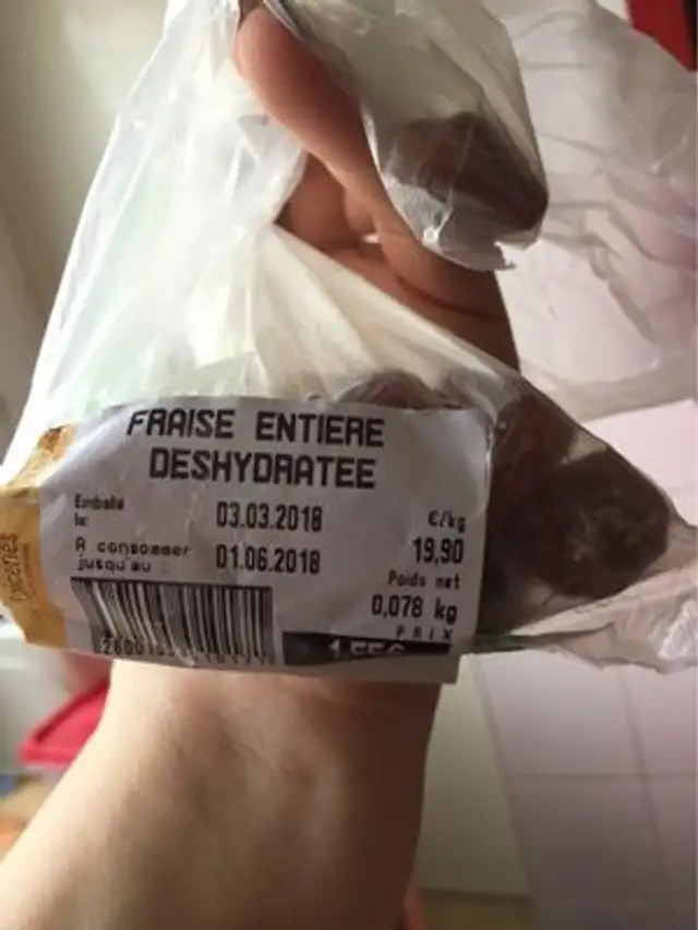 Fraise entiere deshydratee