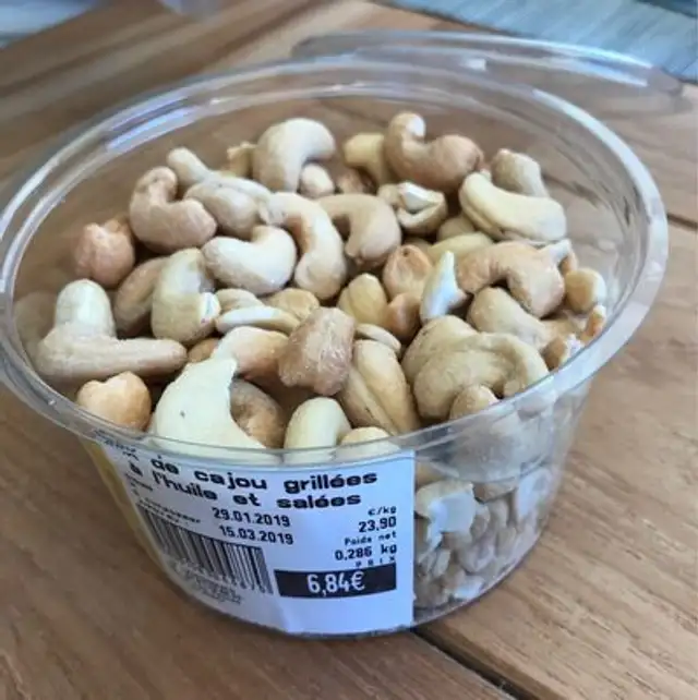 Noix de cajou grillé à l'huile et salées