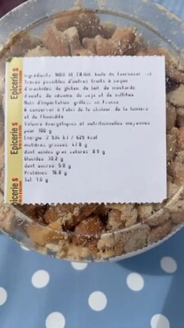 Noix de cajou grillé à l'huile et salées nutrition facts table