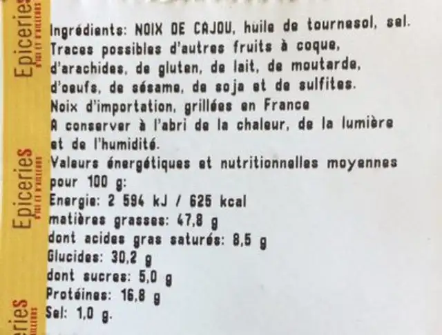 Noix de cajou grillées à l'huile et salées nutrition facts table