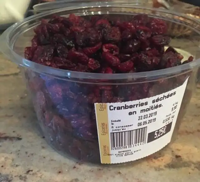 Cranberries séchées en moitié