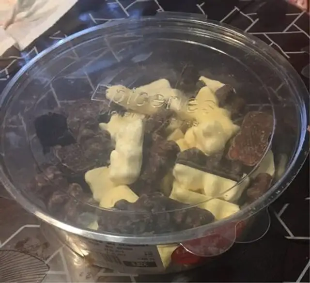 Assortiment de guimauves au chocolat noir, au choc