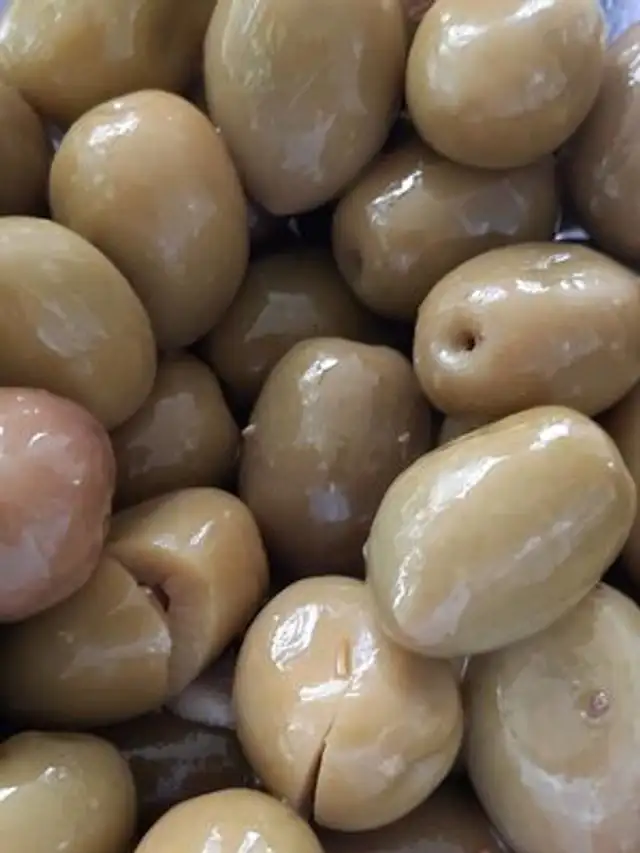 Olive cassée a l'ail