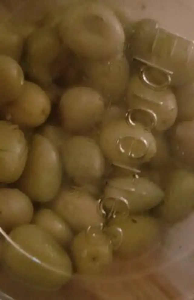 Olives cassées à l'ail
