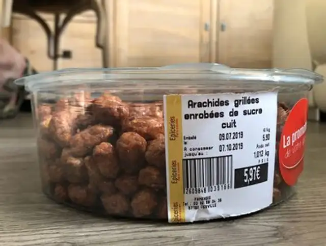 Arachides grillées enrobées de sucre cuit