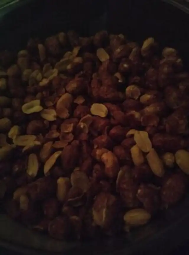 Arachides grillées enrobées de sucre cuit