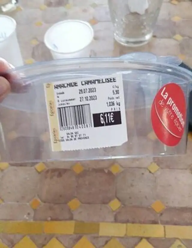 Arachides grillées enrobées de sucre cuit
