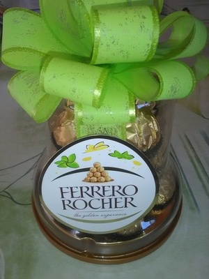 Ferrero Rocher gaufrettes chocolat au lait et fourrées noisettes cloche x16 - 200g