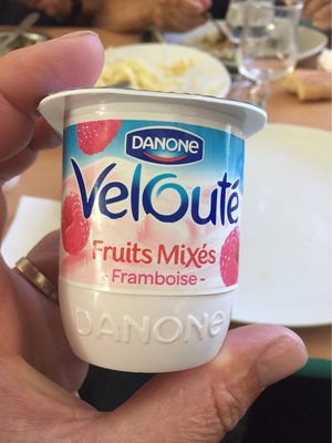 Yaourt Veloute Fruix Parfums Panachés front packaging