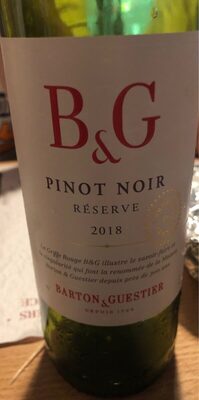 Pinot noir front packaging