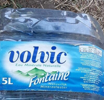 Eau minérale naturelle front packaging