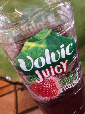 Volvic Juicy au jus de fraise front packaging