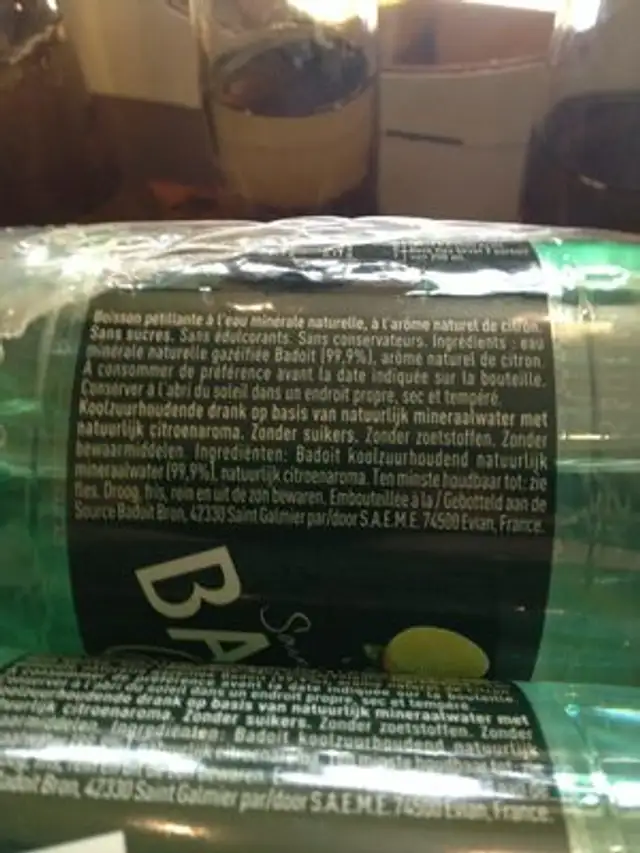 Eau pétillante aromatisée citron, les 6 bouteilles de 50 ingredients label