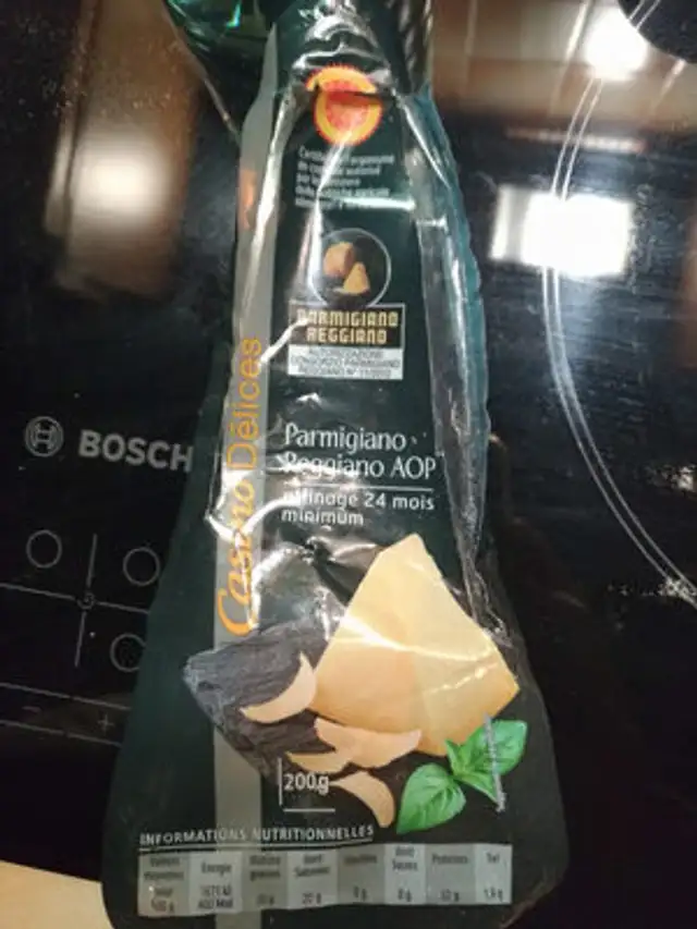 Parmigiano Reggiano Pointe front packaging