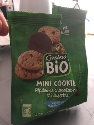 Mini Cookies pépites de chocolat noir et noisettes sur lit de chocolat au lait Bio