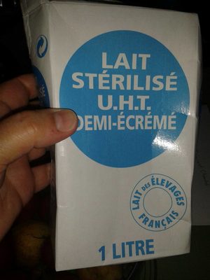 Lait stérilisé U.H.T. demi-écrémé front packaging