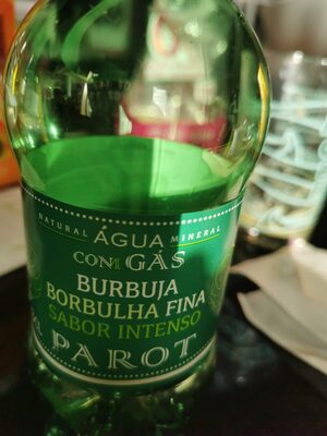 Agua mineral con gas pequeña front packaging