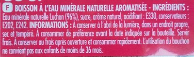 Boisson à l'eau minérale naturelle aromatisée - Saveur fraise ingredients label