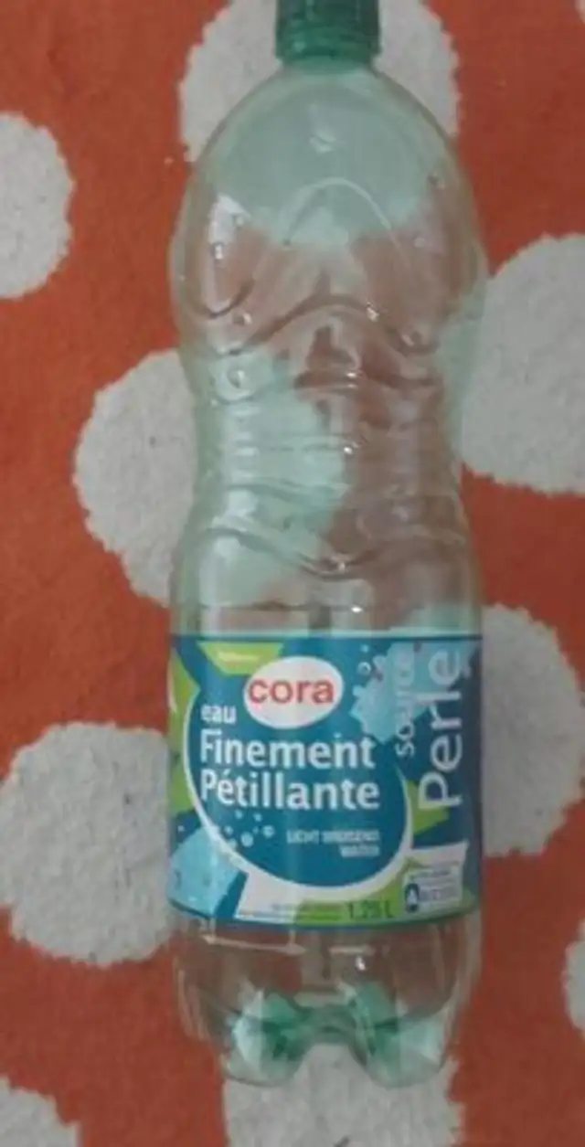 Eau Finement Pétillante (source Perle) front packaging