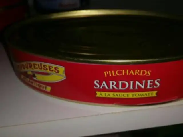Pilchards Sardines a la sauce tomate front packaging