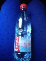 Eau de source fortement gazeuse