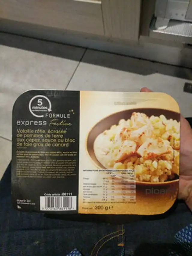 Formule express Festive Volaille rôtie, écrasée de pomme de terre aux cèpes, sauce au bloc de foie gras de canard front packaging