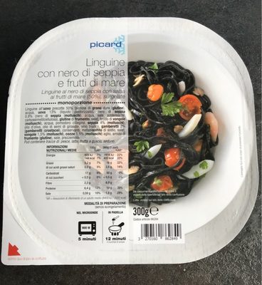 Linguine con nero di seppia e frutti di mare