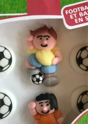 Footballeurs et ballons en sucre
