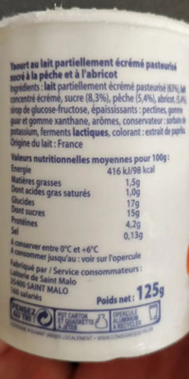 Yaourt pêche abricot aux fruits nutrition facts table