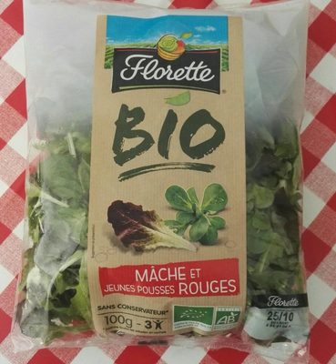 Mâche et jeunes pousses rouges