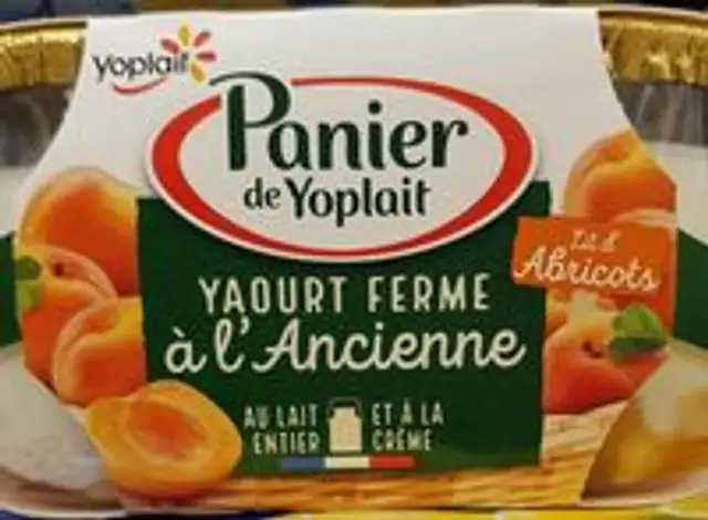 Yaourt nature sucré sur lit de fruits, aromatisé
