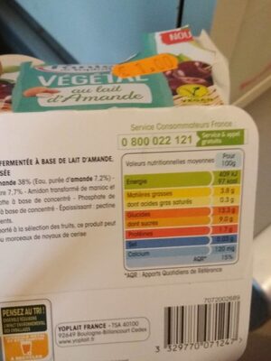 Panier de Yoplait vegetal au lait d'amandes cerises nutrition facts table