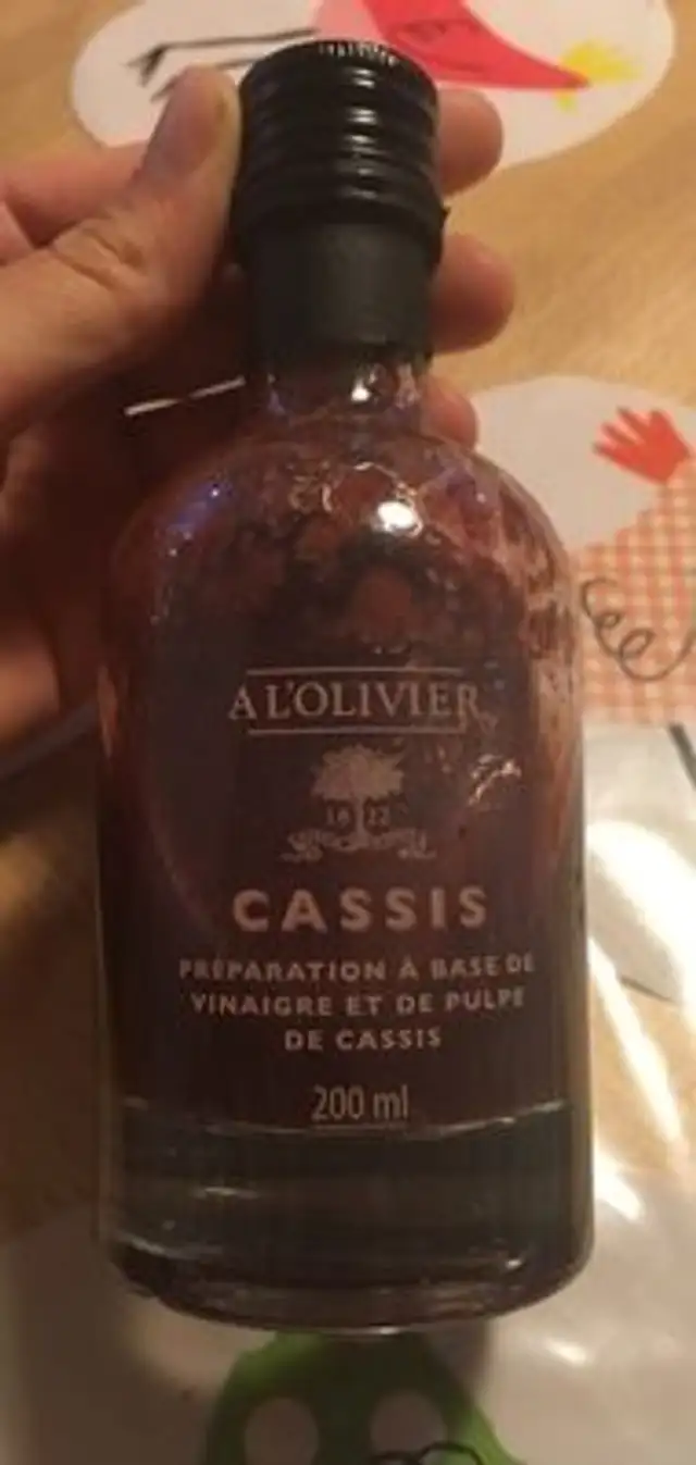 Préparation à base de vinaigre et de pulpe de cassis