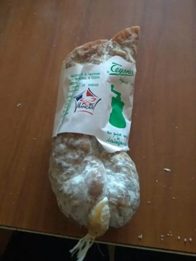 Saucisson au poivre vert